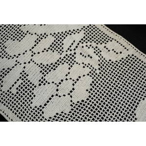 66735 SZYDEŁKO BIEŻNIK SERWETA W KWIATY W BIELI 90 x 30 cm (2).JPG