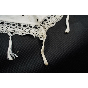66736 ANTYCZNA ZAZDROSTKA LAMBREKIN AŻURY ANIOŁKI I KORONKI 120 X 46 CM (4).JPG