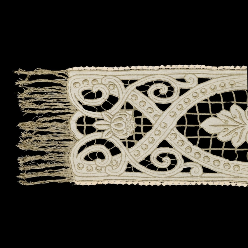 66738 ANTYCZNY BIEŻNIK SERWETA AŻURY I KORONKI 137 X 45 CM + FRĘDZLE (1).jpg