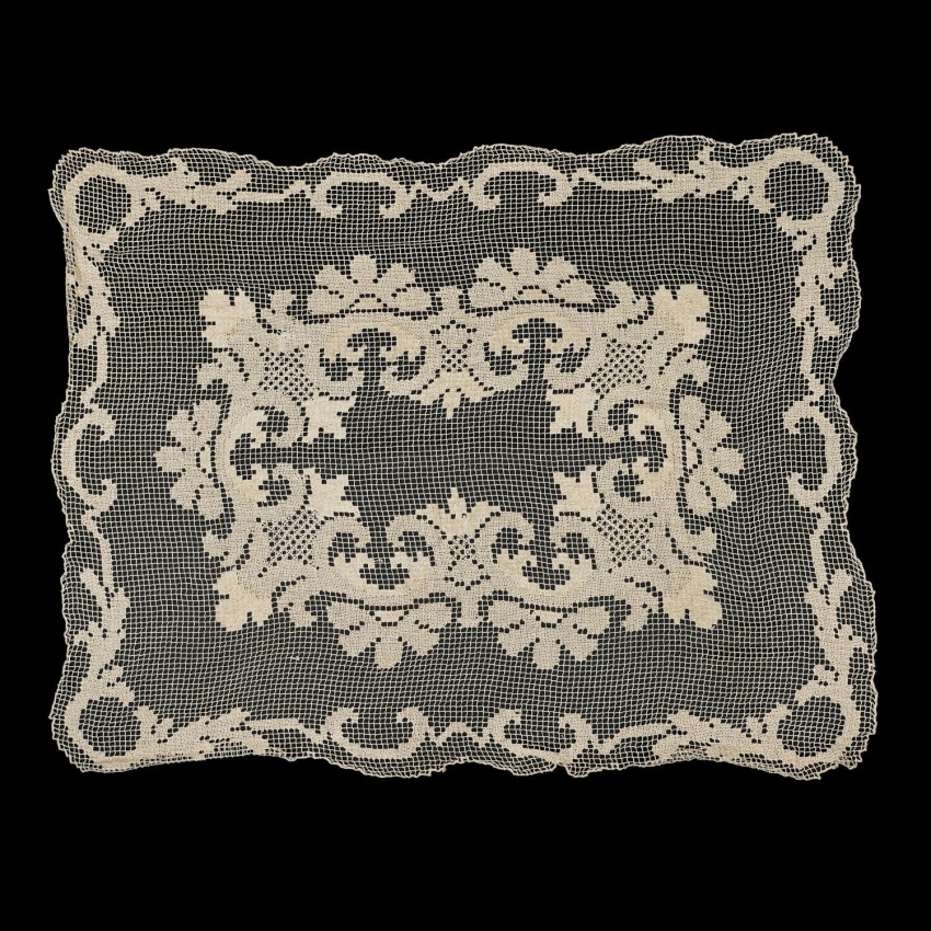 66740 KOŁEK ŚLICZNY BEŻOWO-ZŁOCISTY STAREŃKI OBRUS LIŚCIE 135 X 106 CM (1).jpg