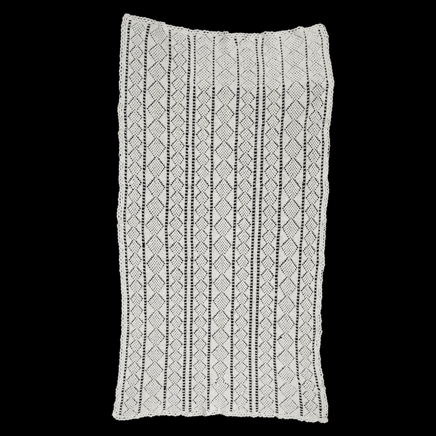 66962 PROSTY BIAŁY SZYDEŁKOWY OBRUS RYTMICZNY WZÓR 130 X 70 CM (1).jpg