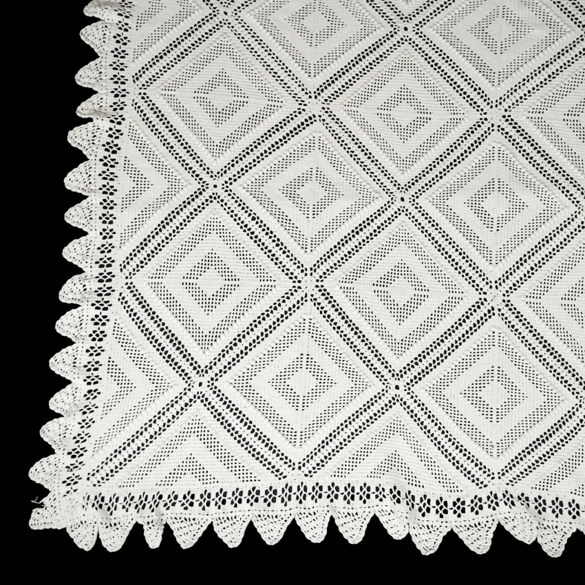 66966 SZYDEŁKO BIAŁY OBRUS PLASTYCZNE DEKORACJE 190 X 137 CM (1).jpg