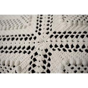 66966 SZYDEŁKO BIAŁY OBRUS PLASTYCZNE DEKORACJE 190 X 137 CM (4).JPG