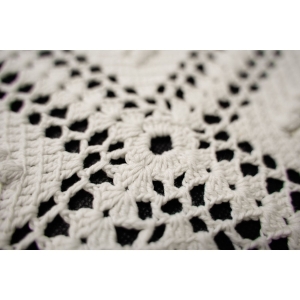 66966 SZYDEŁKO BIAŁY OBRUS PLASTYCZNE DEKORACJE 190 X 137 CM (5).JPG