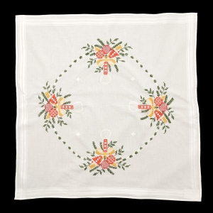 67230 BOŻE NARODZENIE HAFT KRZYŻYKOWY OBRUS RĘCZNIE WYSZYWANY 75 X 74 CM (1).jpg