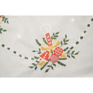 67230 BOŻE NARODZENIE HAFT KRZYŻYKOWY OBRUS RĘCZNIE WYSZYWANY 75 X 74 CM (2).JPG