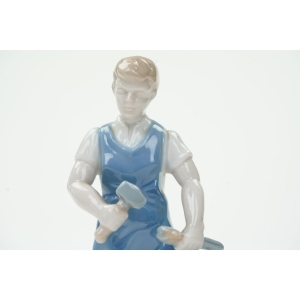 67378 GRÄFENTHAL FIGURKA MĘŻCZYZNY KOWAL (2).JPG