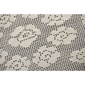 67592 SZYDEŁKO OWALNY KREMOWY OBRUS W KWIATY 120 X 86 CM (2).JPG