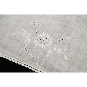 67598 LEN SERWETA ŚRODKA STOŁUBIEŻNIK RĘCZNIE HAFTOWANE W KWIATY 120 X 46 CM (2).JPG