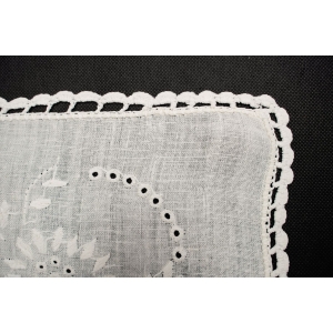 67598 LEN SERWETA ŚRODKA STOŁUBIEŻNIK RĘCZNIE HAFTOWANE W KWIATY 120 X 46 CM (4).JPG