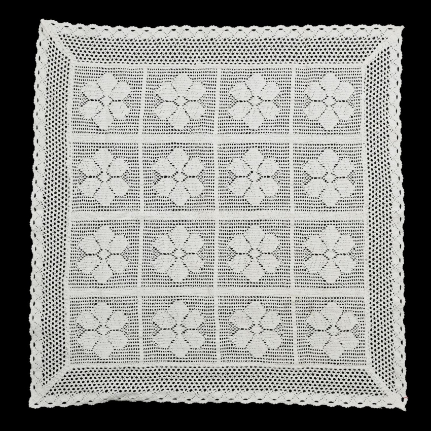 67676 KORONKOWY BIAŁY OBRUS W KWIATY 78 X 78 CM (1).jpg