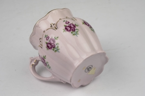 41646 CHODOV KUBEK FILIŻANKA Z RÓŻOWEJ PORCELANY W RÓŻYCZKI (4).jpg