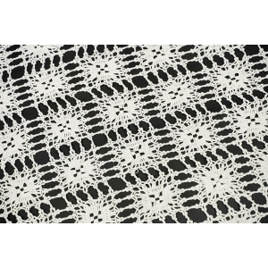 67835 SZYDEŁKO BIAŁY OBRUS KAPA NARZUTA PLASTYCZNE DEKORACJE 215 X 215 CM (2).JPG