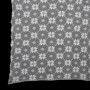67837 SZYDEŁKO ŁADNA MAŁA FIRANKA LUB OBRUS W GWIAZDKI W BIELI 140 X 128 CM (1).jpg