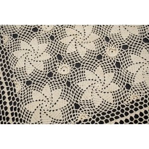 67853 SZYDEŁKO KREMOWY OBRUS SERWETA PLASTYCZNE KWIATKI 66 X 62 CM (2).JPG