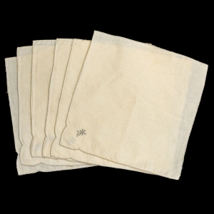 67857 KOMPLET 6 ELEGANCKICH SERWET W KOLORZE KREMOWYM (1).jpg