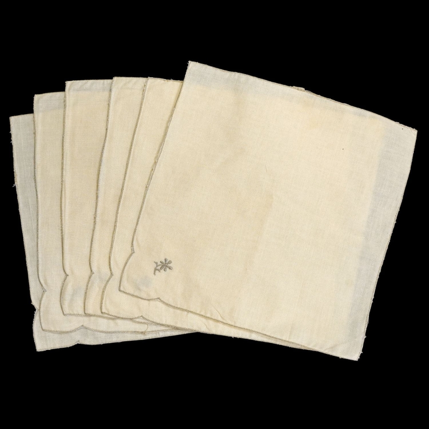 67857 KOMPLET 6 ELEGANCKICH SERWET W KOLORZE KREMOWYM (1).jpg