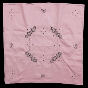 STARY FIOLETOWY OBRUS HAFTY I AŻURKI 83 X 82 CM