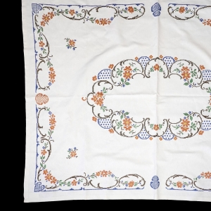 68064 BAWEŁNIANY OBRUS HAFT KRZYŻYKOWY 171 X 140 CM (1).jpg