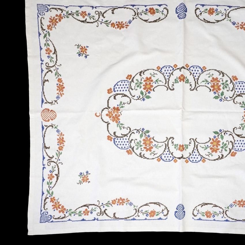 68064 BAWEŁNIANY OBRUS HAFT KRZYŻYKOWY 171 X 140 CM (1).jpg