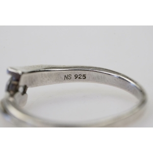 68074 SREBRNY PIERŚCIONEK Z BŁYSZCZĄCYM OCZKIEM PRÓBA 925 R 19 WAGA 2,9 G (4).JPG