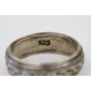 68077 SREBRNY PIERŚCIONEK OBRĄCZKA PLECIONKA PRÓBA 925 R. 1717,5 WAGA 3,7 (4).JPG