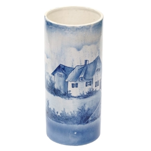 68185 CERAMICZNY RĘCZNIE MALOWANY WAZON Z CHATĄ W TYPIE DELFT (1).jpg