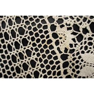 68204 SZYDEŁKO BEŻOWY OBRUS W ROZETY SERWETA ŚRODKA STOŁU 80 X 77 CM (6).JPG