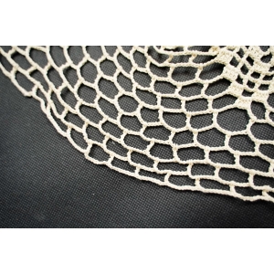 68212 SZYDEŁKO BEŻOWY OKRĄGŁY OBRUSIK NA KAWOWY STOLIK ŚR. 83 CM (4).JPG