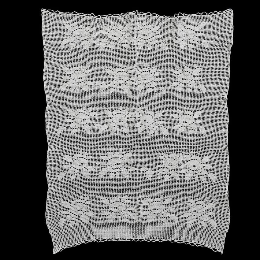68390 SZYDEŁKO RÓŻYCZKI ŚLICZNA FIRANECZKA 78 X 66 CM (1).jpg