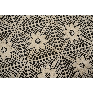 68391 SZYDEŁKO BEŻOWY OBRUS SERWETA W DROBNE ROZETY KWIATKI 70 X 68 CM (2).JPG