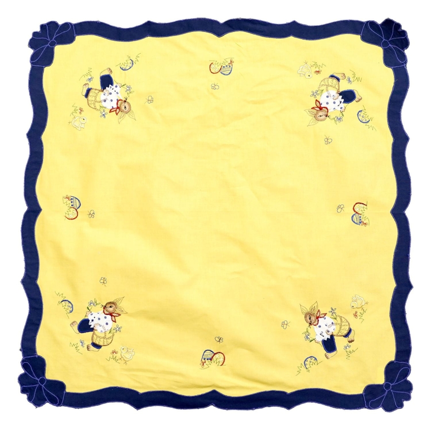 68403 WIELKANOC ŻÓŁTO-GRANATOWY OBRUS Z BARWNYMI DEKORACJAMI 79 X 79 CM (1).jpg