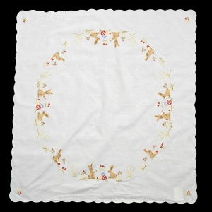 68407 WIELKANOC ZAJĄCZKI HAFTOWANY OBRUS 82 X 79 CM (1).jpg
