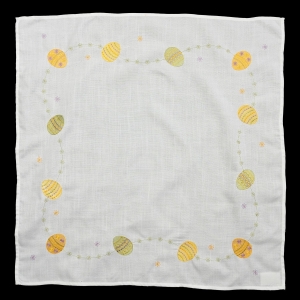 WIELKANOC STYLIZOWANY OBRUS WYSZYWANE PISANKI 84 X 83 CM