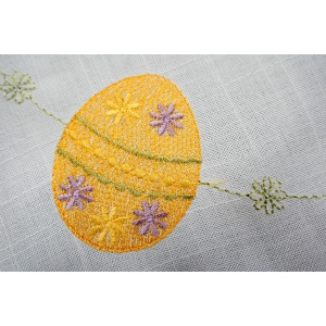 68414 WIELKANOC STYLIZOWANY OBRUS WYSZYWANE PISANKI 84 X 83 CM (3).JPG