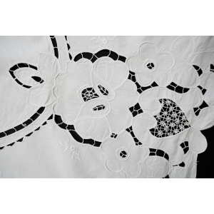 68416 BIAŁY OBRUS DUŻE KWIATY I AŻURKI 84 X 80 CM (2).JPG