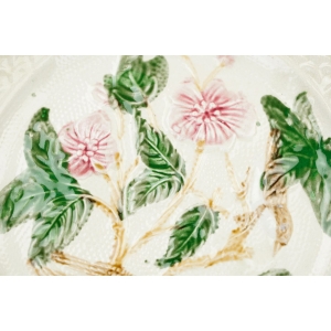 68493 ZABYTKOWY TALERZ Z PTASZKAMI I KWIATAMI MAJOLIKA (2).JPG