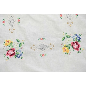 68770 CUDOWNY ROMANTYCZNY KREMOWY OBRUS HAFT KRZYŻYKOWY 82 X 82 CM (2).JPG