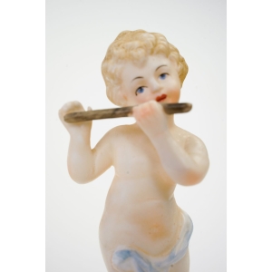68782 DELIKATNA FIGURKA PORCELANOWA PRZEDSTAWIAJĄCA CHERUBINKA PUTTA (3).JPG