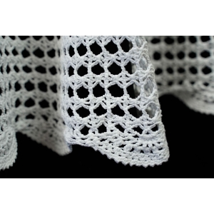 69106 SZYDEŁKO SPORY OKRĄGŁY BIAŁY OBRUS WZÓR W GWIAZDY ROZETY 160 cm (3).JPG