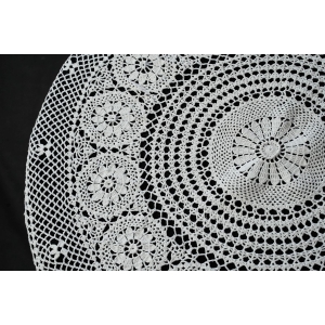 69106 SZYDEŁKO SPORY OKRĄGŁY BIAŁY OBRUS WZÓR W GWIAZDY ROZETY 160 cm (4).JPG
