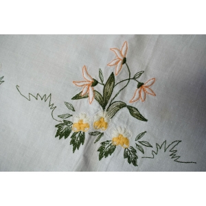 69113 WIELKANOC OBRUS HAFTOWANE ZAJĄCZKI 149 X 105 CM (3).JPG