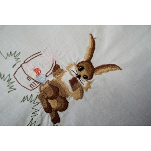 69113 WIELKANOC OBRUS HAFTOWANE ZAJĄCZKI 149 X 105 CM (4).JPG