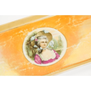 69391 SECESJA PORCELANA PORTRETOWA Z PODOBIZNĄ NIEWIASTY OPALIZOWANA TACA PATERA (2).JPG