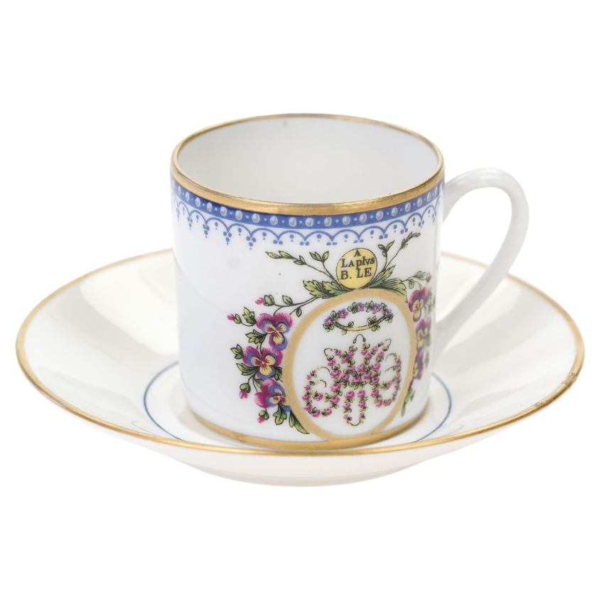 69755 PORCELAINE D’AUTEUIL – PARIS MOKKA ZE SPODKIEM Z MONOGRAMEM (1).jpg