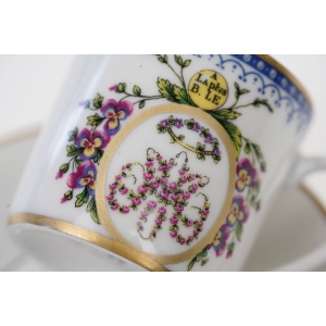69755 PORCELAINE D’AUTEUIL – PARIS MOKKA ZE SPODKIEM Z MONOGRAMEM (3).JPG