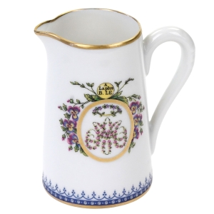 69756 PORCELAINE D’AUTEUIL – PARIS MLECZNIK Z MONOGRAMEM (1).jpg