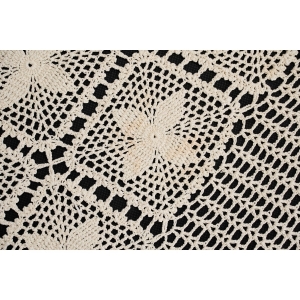 70135 SZYDEŁKO PIĘKNY OBRUS W ROZETKI KWIATKI W KREMIE 145 X 100 CM (3).JPG
