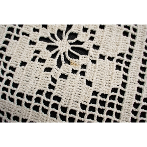 70136 SZYDEŁKO PIĘKNY OBRUS W KWIATKI W KREMIE 150 X 112 CM (4).JPG