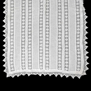 70139 RARYTAS KAPA BIAŁY OBRUS GEOMETRYCZNY WZÓR 190 X 127 CM (1).jpg